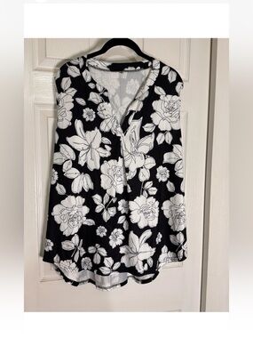 Black & White Floral Split-Neck Blouse